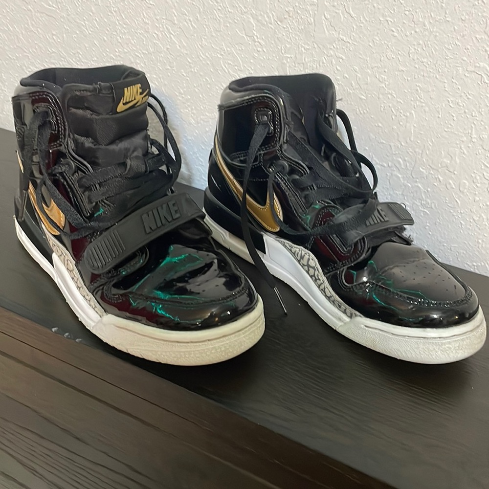 Air Jordan Black and Gold Patent Leather size 7
